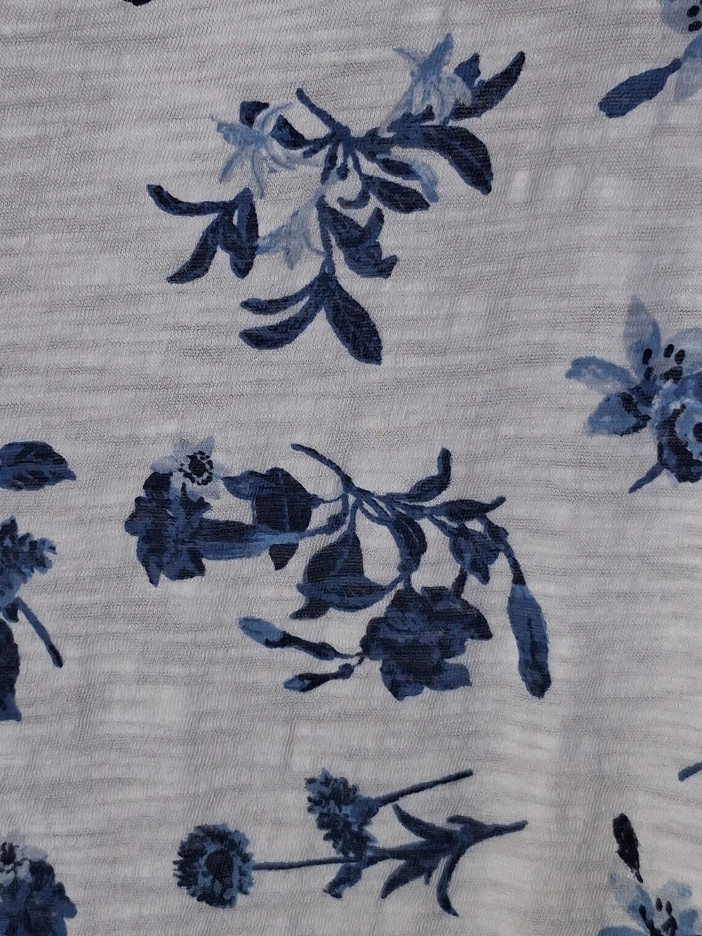 Lucky Brand Women's Blue & White Floral V-Neck Tshirt; Size S - Picture 2 of 5